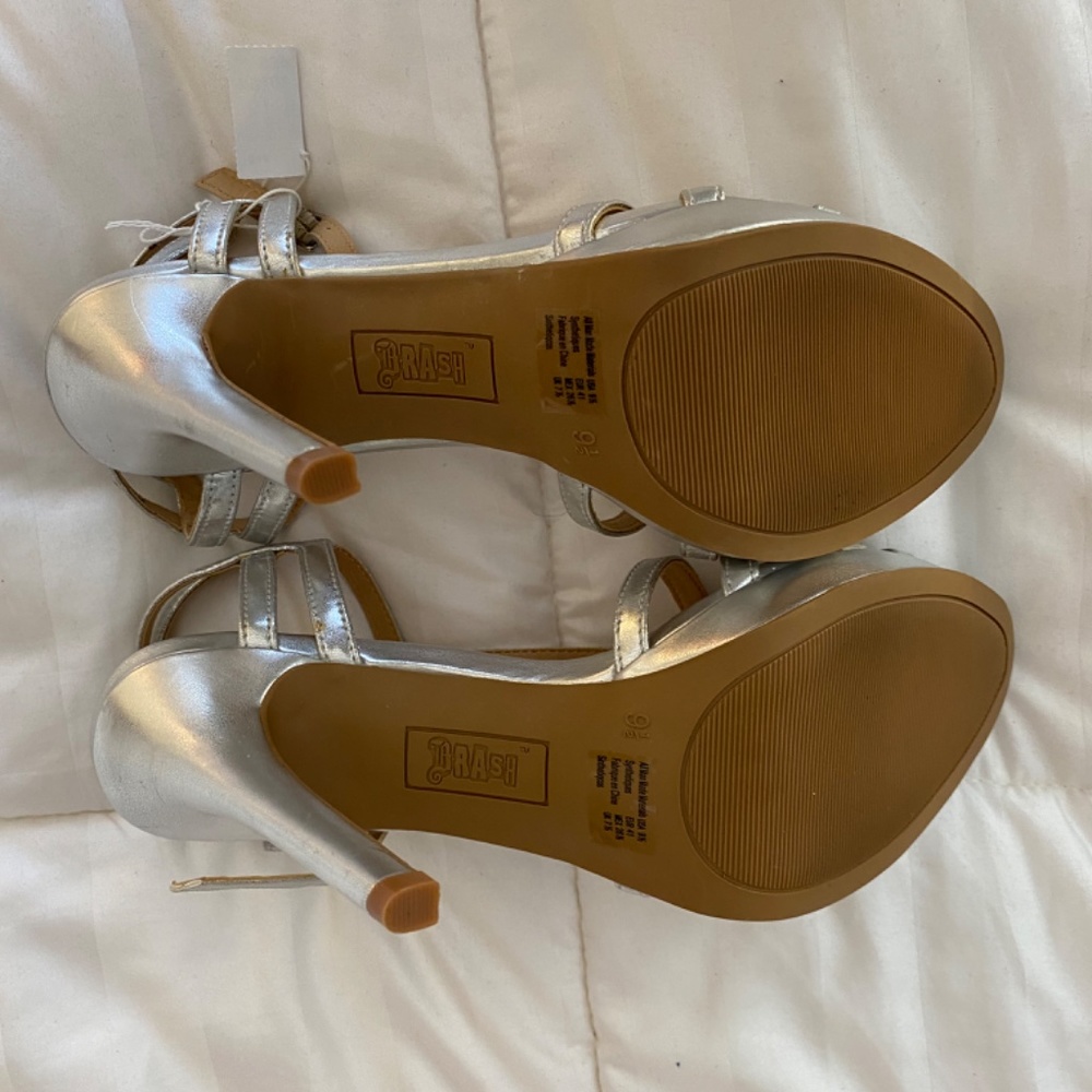 High heels - Picture 4 of 6
